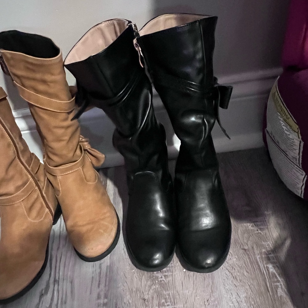 COPY - Little girl boots size 13.5 (gently worn)